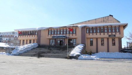 Kültür merkezi, sarsıntıya dayanıksız olduğu gerekçesiyle kapatıldı