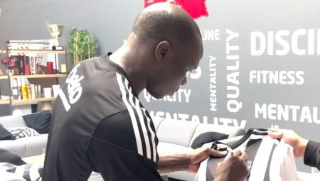 Vincent Aboubakar’dan depremzede Semih’e imzalı forma