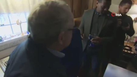 Validen kimyasal sızıntının olduğu bölgede musluk suyu içerek “güvenli” bildirisi