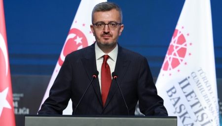Burhanettin Duran: Dezenformasyona daima birlikte ‘dur’ dememiz gerekiyor