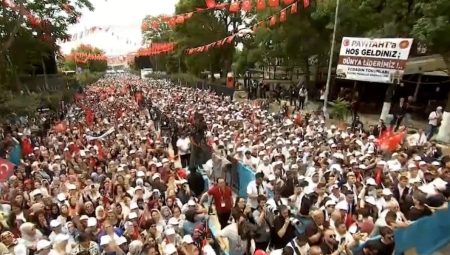 Cumhurbaşkanı Erdoğan, Edirne’de coşkulu kalabalığa seslendi