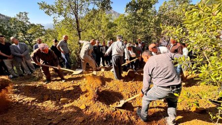 Eşi tarafından öldürülen bayan ile 2 kardeşi ve annesi yan yana toprağa verildi
