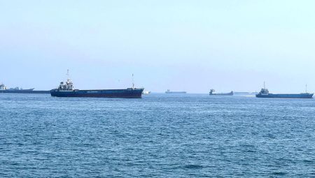 İran: Hürmüz Boğazı Tüm Gemilerin Geçişine Kapatıldı
