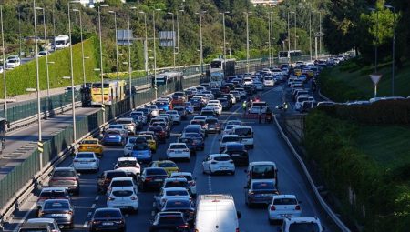 İstanbul’da trafik zahmeti bitmiyor
