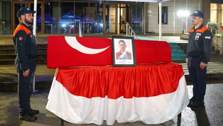 Kayıp gencin cansız vücudunu dereden çıkaran AFAD takımının botu akıntıya kapıldı; 1 işçi öldü, 4 işçi kurtarıldı