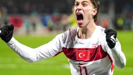 Kenan Yıldız kimdir, Kenan Yıldız kaç yaşında, aslen nereli, evli mi, bekar mı, çocuğu var mı, Kenan Yıldız hangi kadroda oynuyor, hangi kadrosu tutuyo