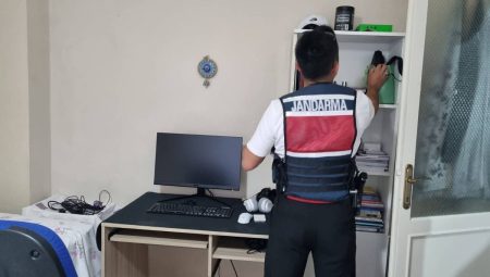 MİT kredi kartı şebekesini çökertti: 3 gözaltı