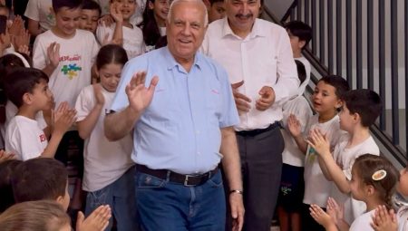 Osmaniye’de 44 yıllık sınıf öğretmeni, alkışlarla emekli oldu
