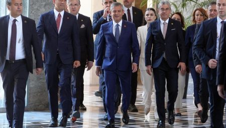 Özgür Özel’in yol haritası netleşti! Yeni parti için tarih belirli oldu