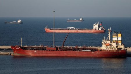 Petrol tankerleri Hürmüz’e akın etmeye başladı