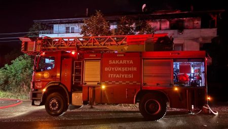 Sakarya’da iki katlı meskende yangın