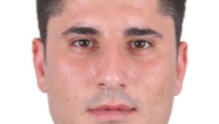 Şehit polis memurunun babaevine Türk bayrağı asıldı