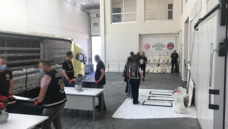 Ticaret Bakanlığı: İpsala’da piyasa değeri 3 milyar TL olan uyuşturucu ele geçirildi